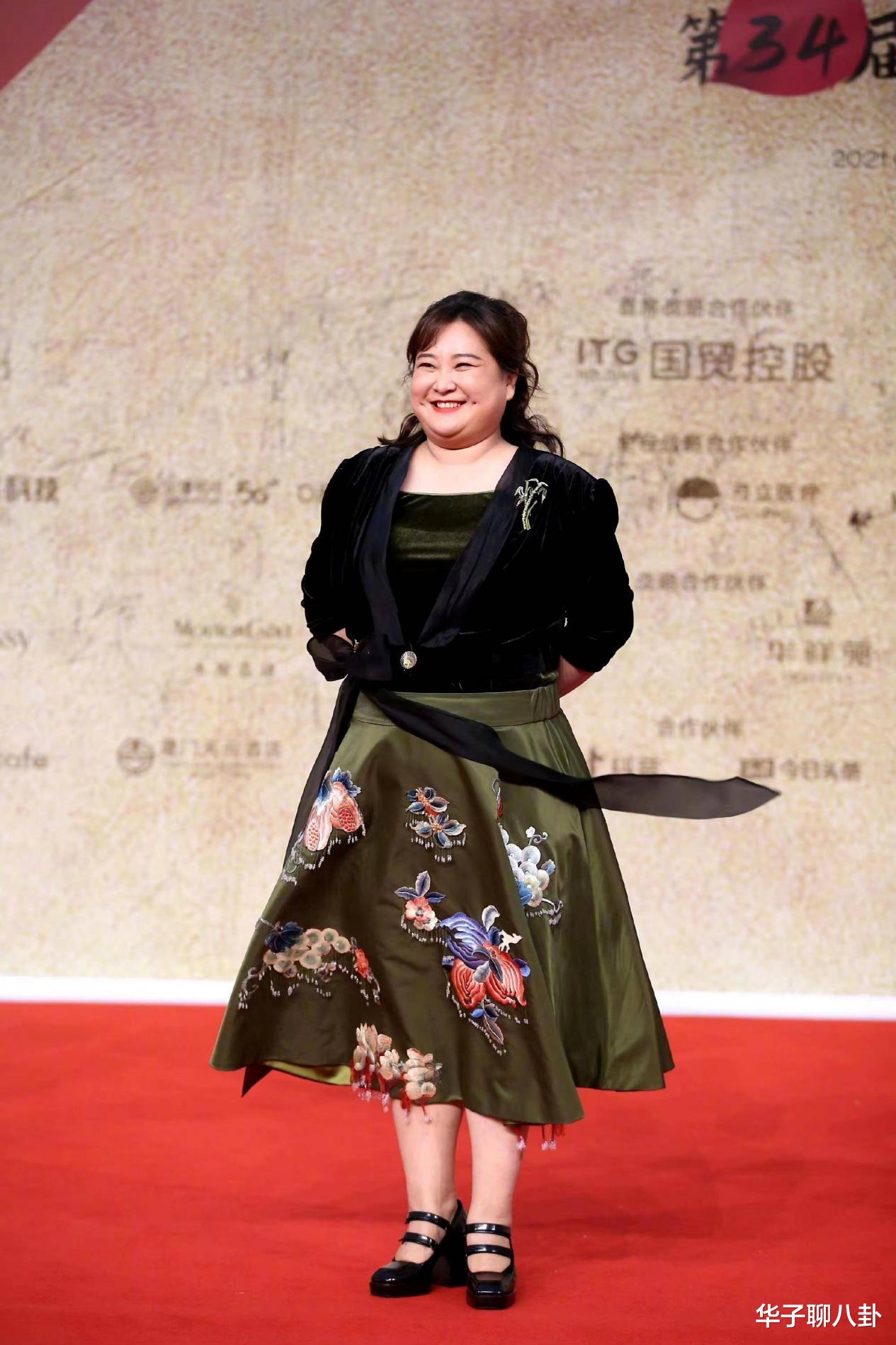 贾玲 贾玲瘦了，张小斐晒贾玲合照，并且送上生日祝福，重返李焕英取景地