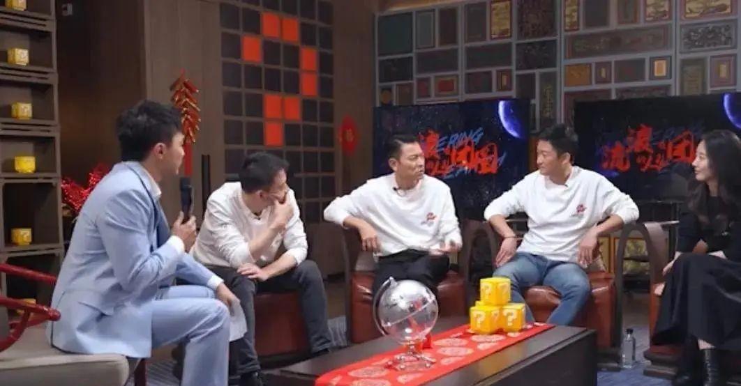 同样60岁,冻龄的刘德华和白发的梁朝伟,展现港圈男神不同魅力