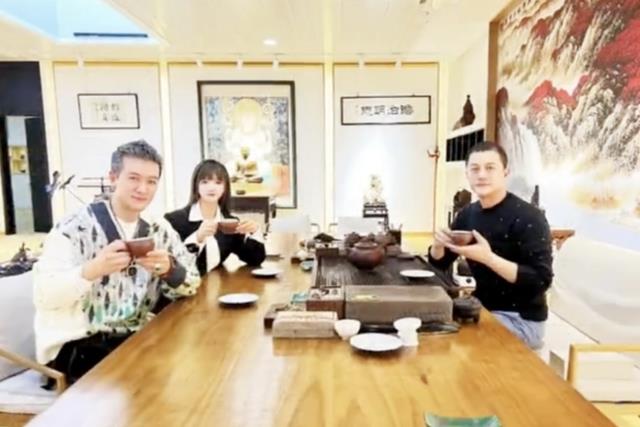 古力娜扎|又是先天病？李亚鹏二女儿长期手脱皮，海哈金喜脸憔悴眼神已无光