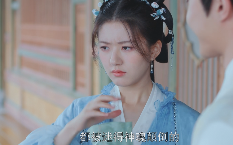 当25岁赵露思和36岁颖儿站在一起，我才彻底明白，美人在骨不在皮