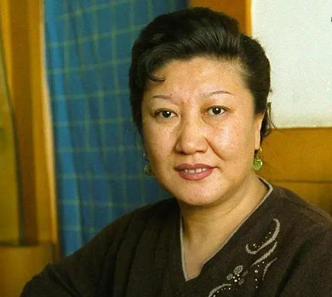 吴倩|老艺术家何庆魁: 75岁高龄, 被儿子爆料\他嫖不动了, 每月1万就够用了\