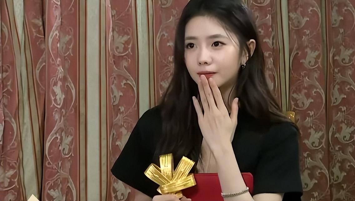 李白|拍不会写、连99乘法都不会,央媒痛批的“文盲演员”下限有多低?