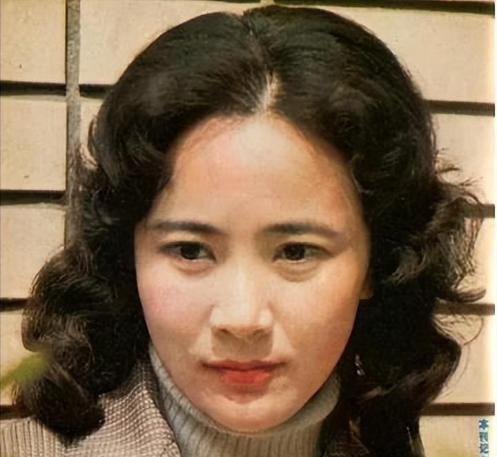 央视主持人吞300颗安眠药自杀，被抢救7天7夜，如今怎么样了？