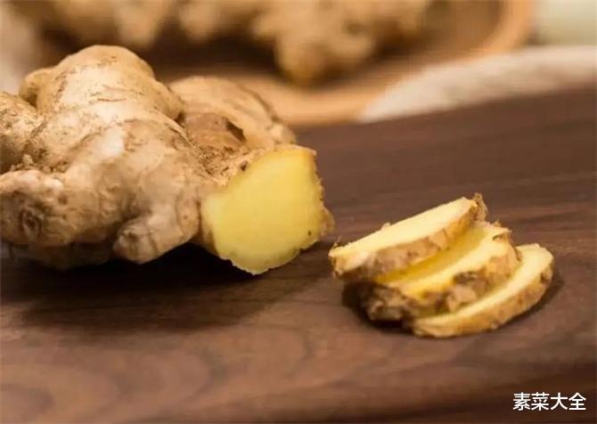 美食教程|生姜冷藏好还是冷冻好？卖姜老板教我一招，不干不烂，放半年不坏