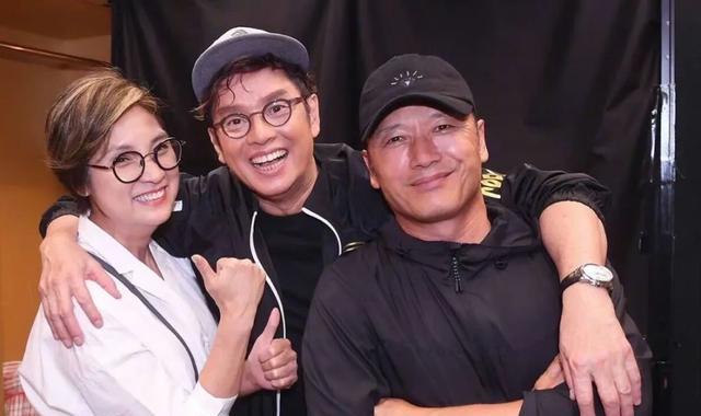 苗侨伟|7位港圈男神的妻子,苗侨伟妻子素颜自然,吕良伟夫妻像同龄人