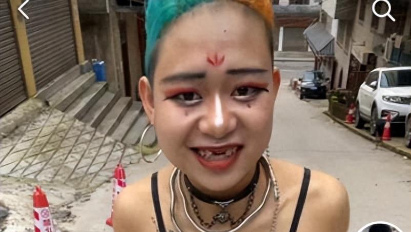 不学无术的跳梁小丑，转眼成为人上人，究竟是谁在为这些人买单啊