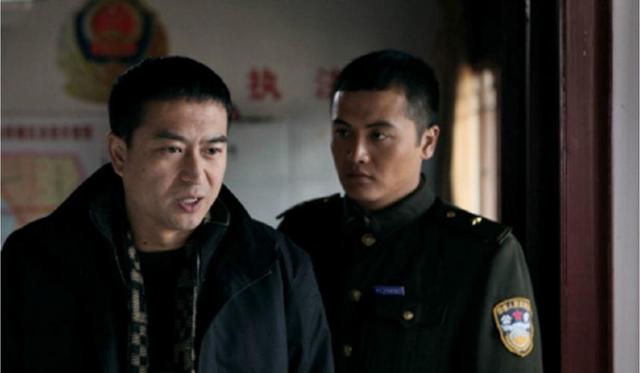 他是张嘉译的亲表弟,被表哥用11部戏带红,如今登上央视走红放大