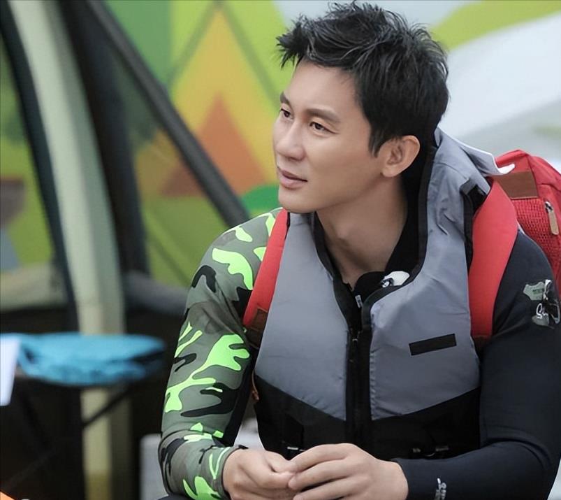 冯小刚怒骂李晨“滚出娱乐圈”,李晨霸气回怼让冯小刚瞬间哑口无言