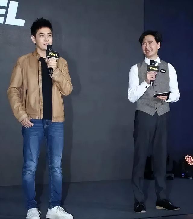 林志颖|林志颖再开挂!和亲弟同框似两代人,穿机车外套不像奶爸像小鲜肉