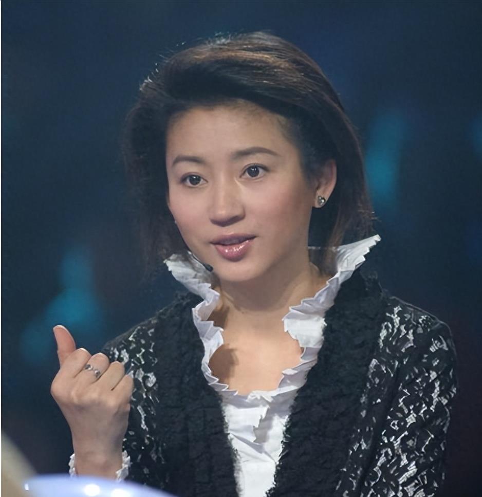 央视一姐王小丫:身材严重走形,经历两段婚姻无儿无女,热衷公益