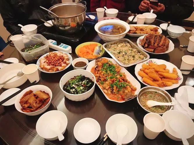 |饭局上,客人说“菜点多了”,一句话足以暴露你的低情商