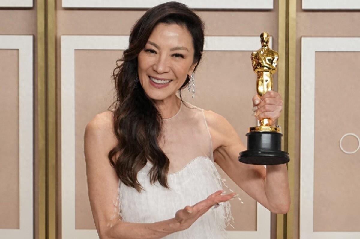 杨紫琼与光明会的关系密切,多个实锤证据被扒出,赵大眼也是成员之一