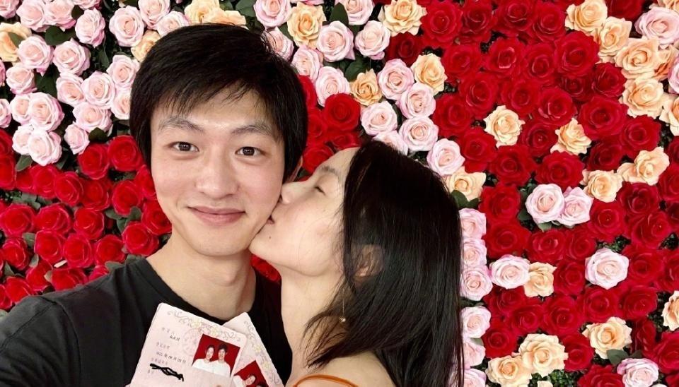 雎晓雯|超模雎晓雯首晒高清孕肚照,带球练瑜伽好自律