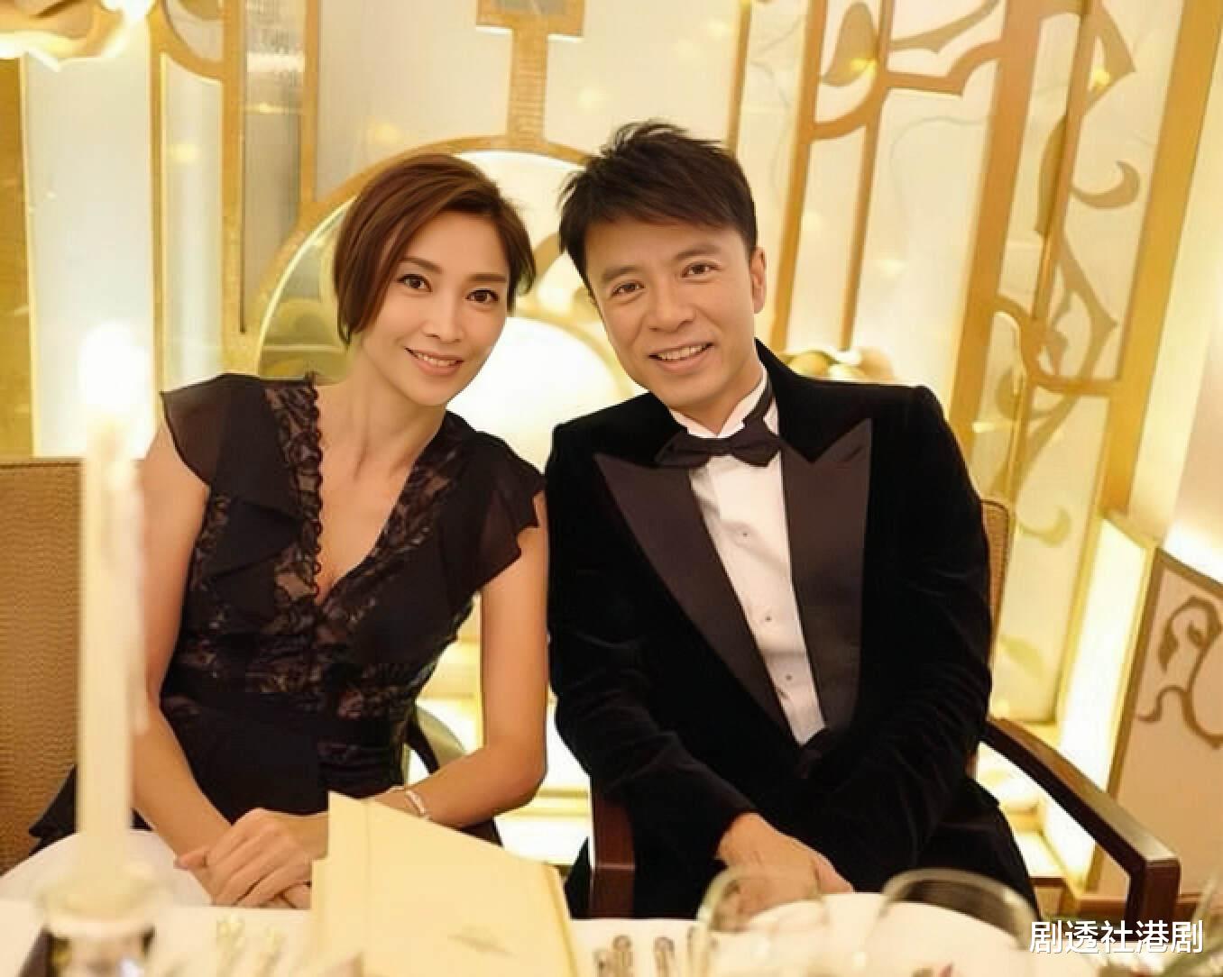 恭喜!知名港星李克勤50岁妻子被曝怀三胎,看演唱会腹部凸起孕味足