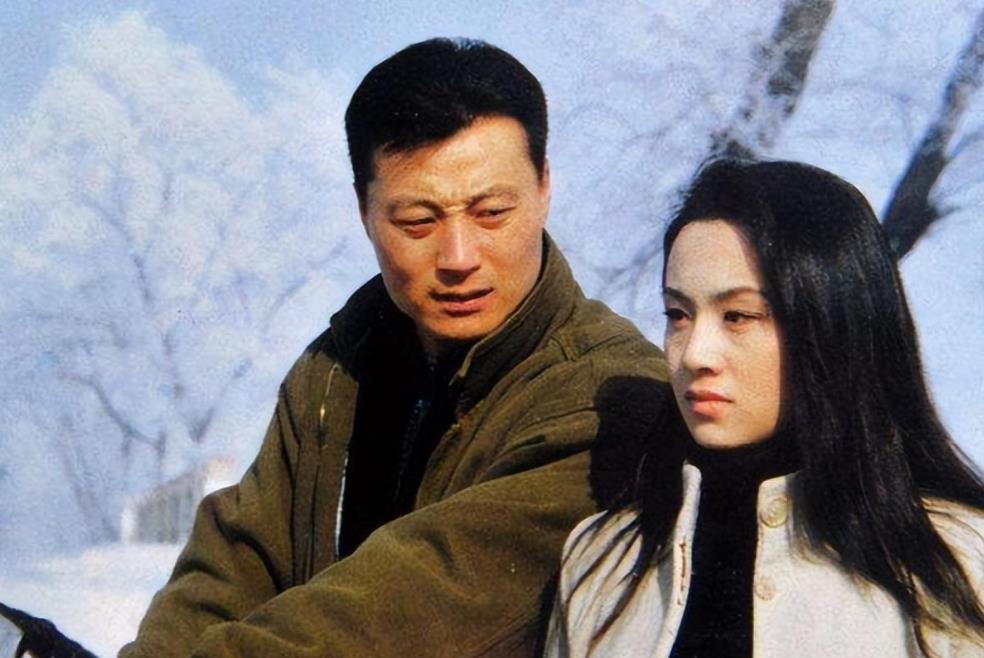 任程伟|53岁演员任程伟:26岁娶黄蕾住地下室7年,成名后把妻子当宝