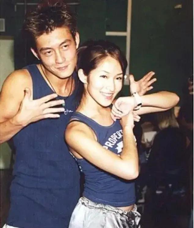 梁洛施拒学萧亚轩频换伴侣原因被曝：私生活干净， 为孩子想，不盲目