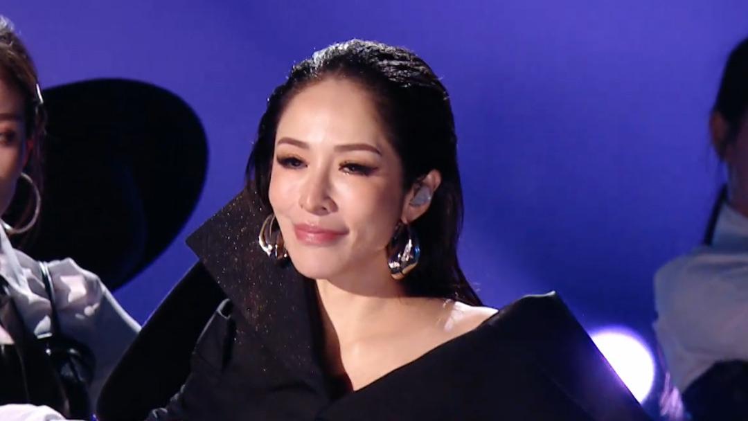 芒果晚会明星状态：萧亚轩脸僵认不出，吴谨言古装扮相赢孟子义