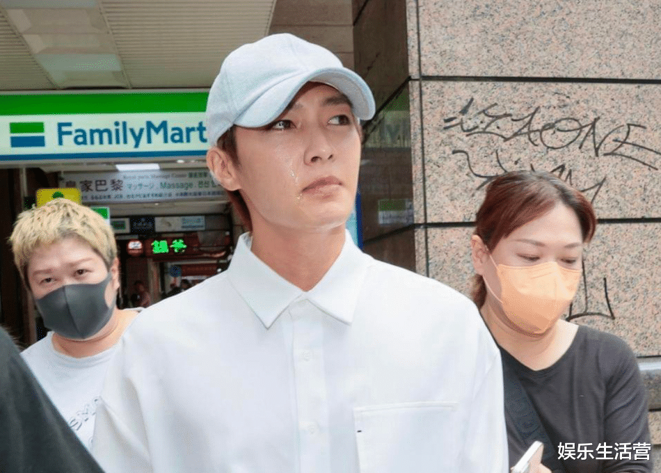 炎亚纶承认后,现身招待会鞠躬道歉落泪,吴映洁还曾想为他生子