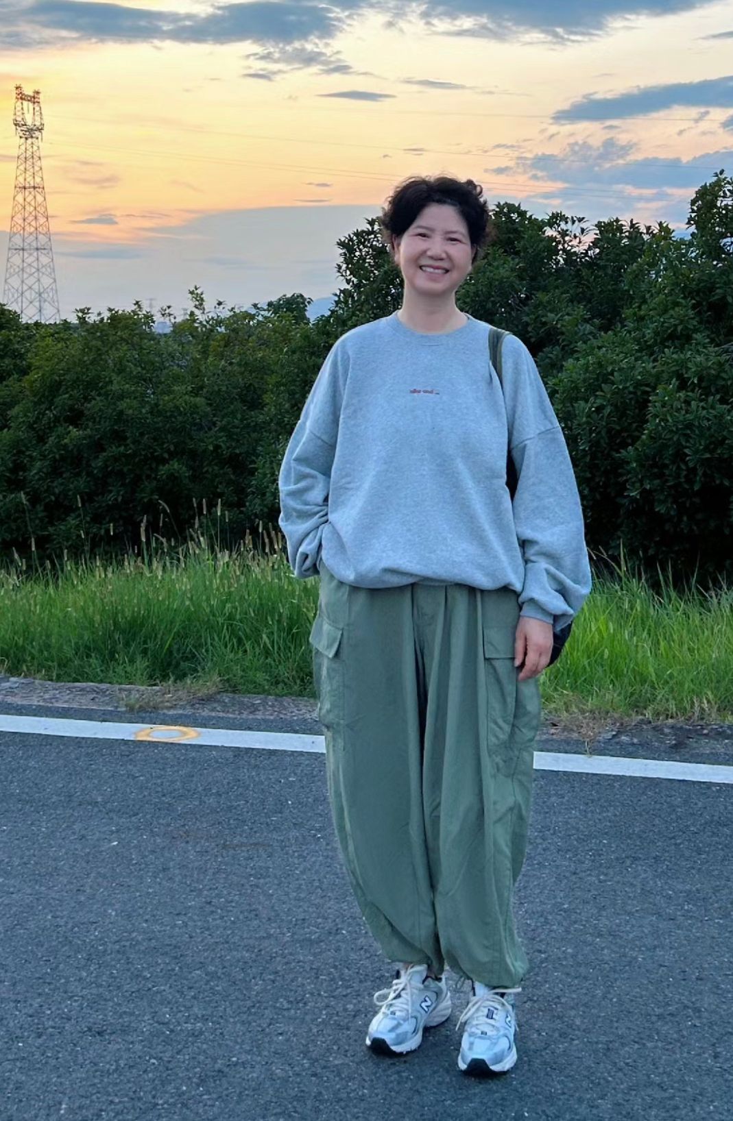 女人到了五六十岁，尽量别染白发、不穿老年装，老了依然优雅高级