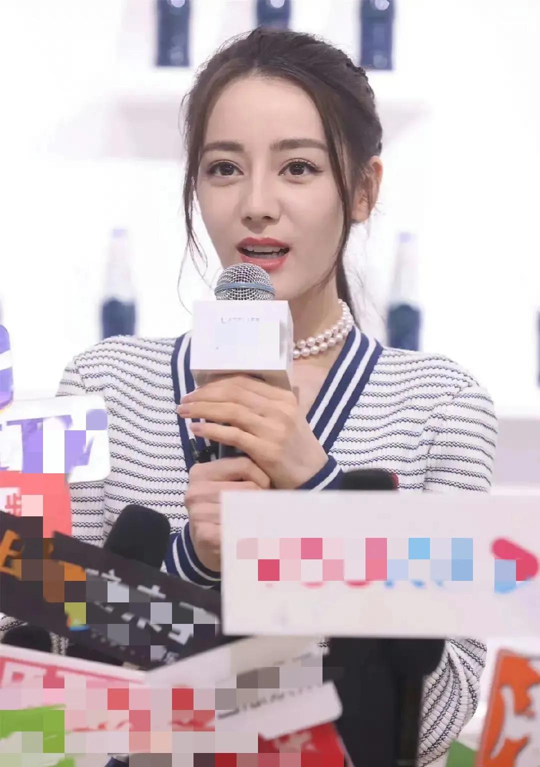 迪丽热巴因为不剪脚指甲,被网友吐槽不讲卫生,杨颖同样被嫌弃