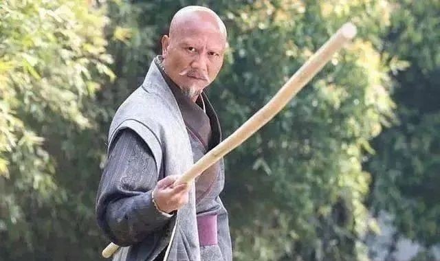 他一生演尽坏人,被称“国宝级坏蛋”,却娶了还珠格格中最美的她