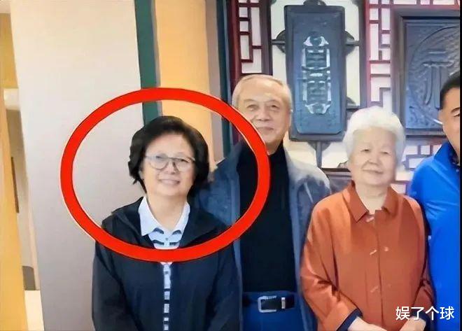 杜宪69岁还这么漂亮，发不白背不驼，丈夫陈道明却像老爷爷！