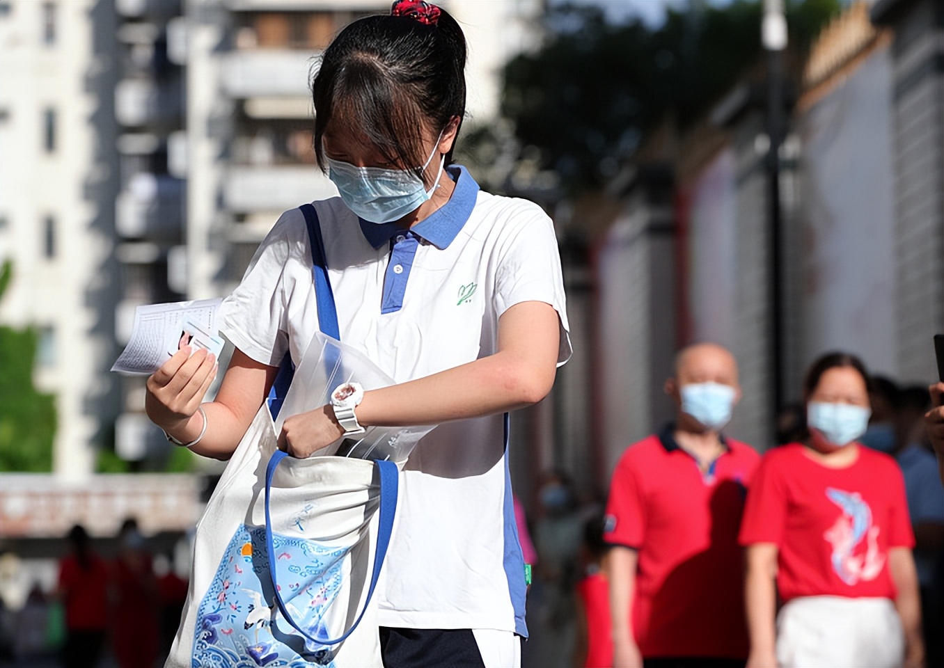 深圳中学|清北保送名单，深圳中学战果差强人意，砸钱招非师范生看来失策了