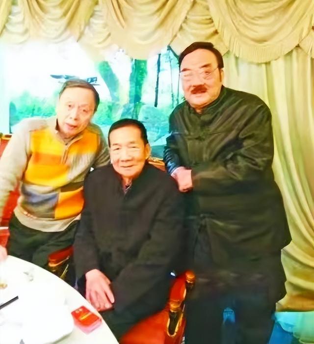 87岁黄俊英接连遭受沉重打击，他直言只要有一口气也不会阔别舞台
