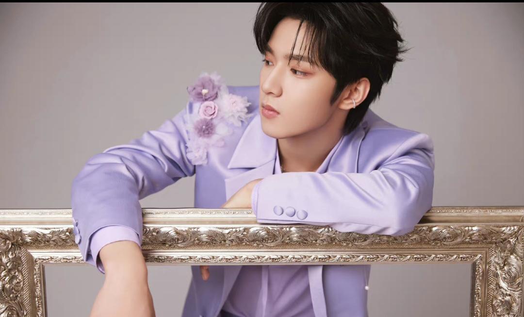 宋亚轩|宋亚轩新歌舞台,跟刘耀文穿“情侣装”?并且还是婚服?