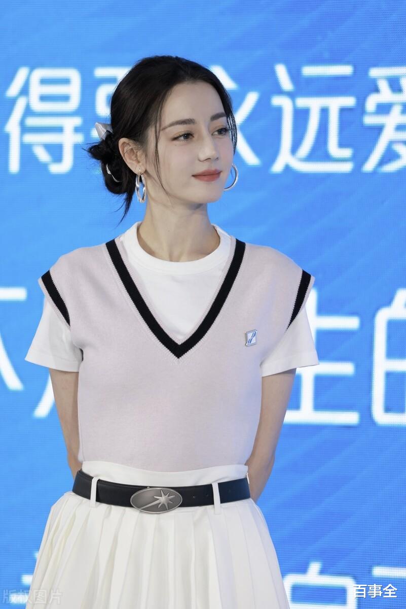 迪丽热巴|迪丽热巴继怀孕风波后首现身！腰身粗壮似产妇，网友：像是生完娃了
