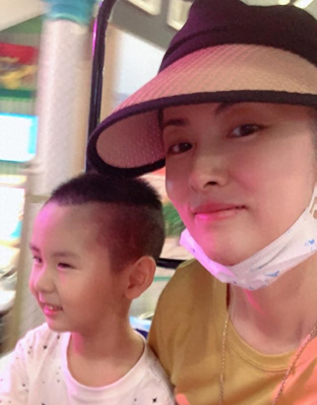 41岁结婚生子,44岁与田亮对簿公堂离婚,被骂同性恋的她现如何呢?