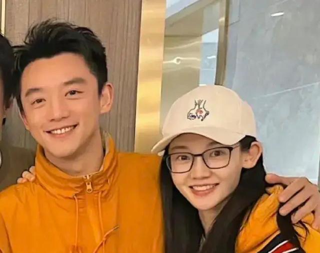 程晓玥|程晓玥官宣当妈妈,孩子高颜值遗传爸爸,英文名字显露婆家背景