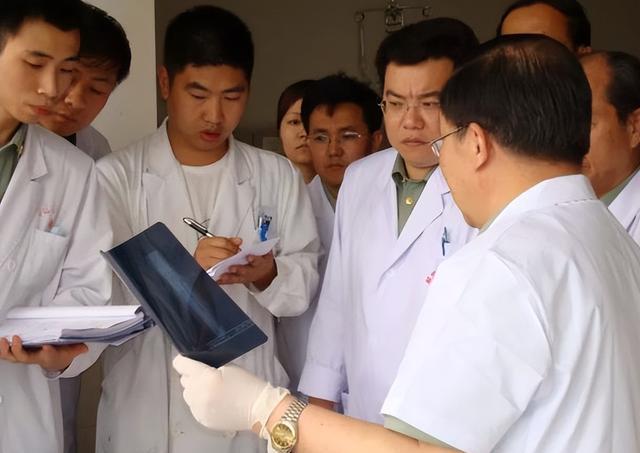 临床医学|临床、口腔不吃香了？2023医学类专业排名出炉，中医学的春天来了