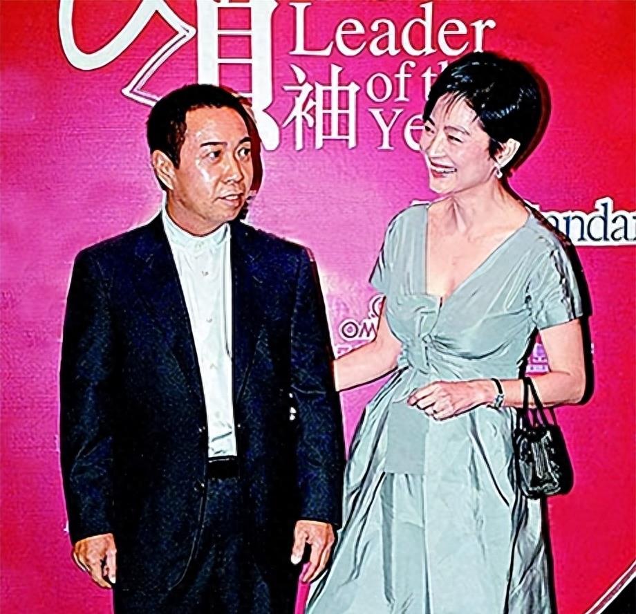 被老头“糟蹋”的5位女星,个个美艳动人,却鲜花插在牛粪上!