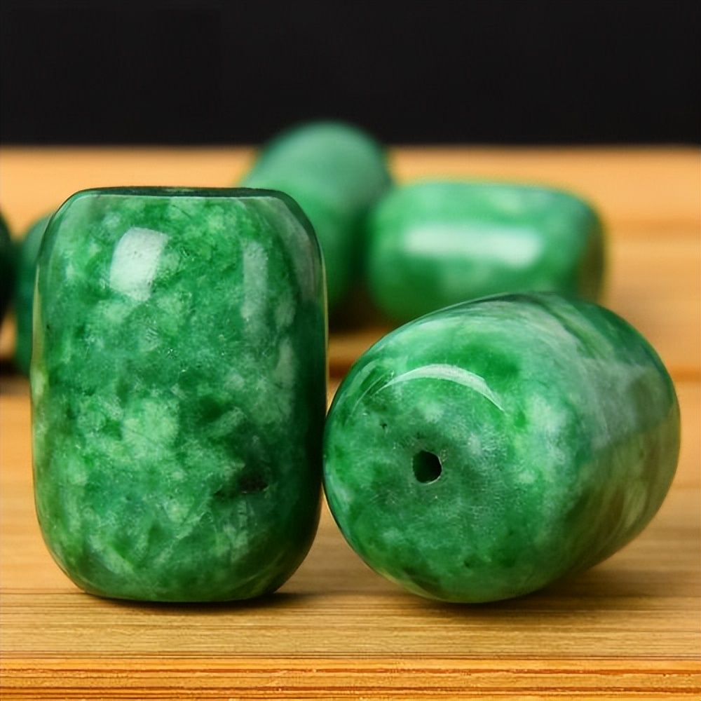 翡翠|干青是翡翠吗?值得入手吗?