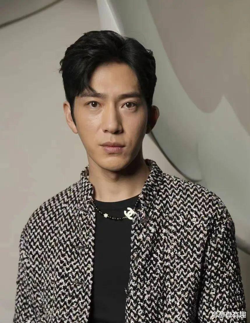 生图|“完美男神”是假的,脸型崎岖、满脸痘印,生图揭露“人间真实”