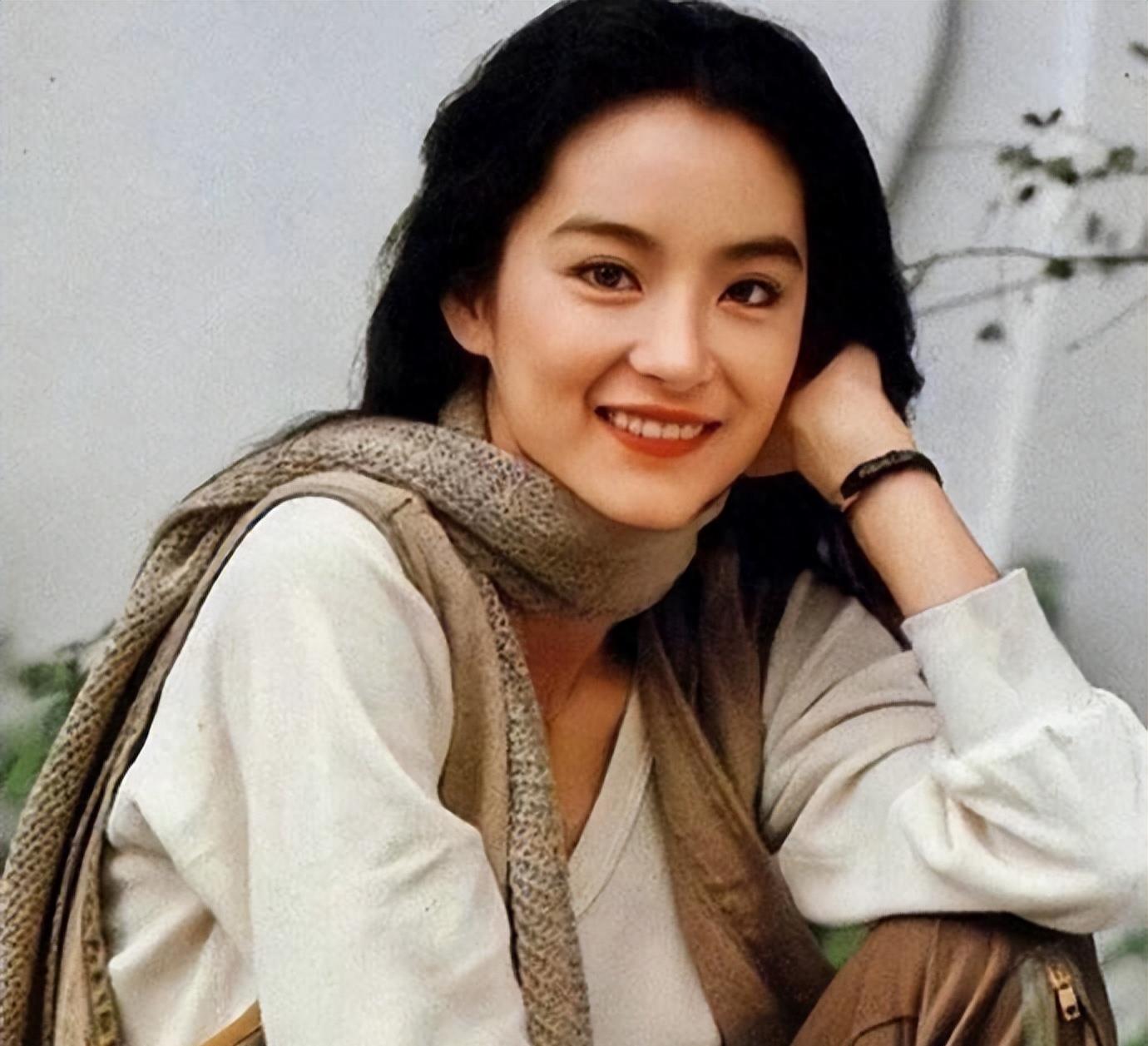 被丑男“糟蹋”的6位女明星，个个如花似玉，却鲜花插在牛粪上