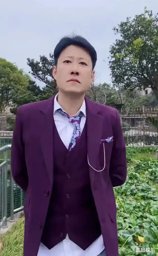 于震带着二婚妻子回家乡,精力旺盛的他在屋顶上跳舞,不停扭动