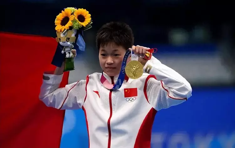 白岩松对全红婵的点评引发争议：网友表示“听来让人感觉不舒服”