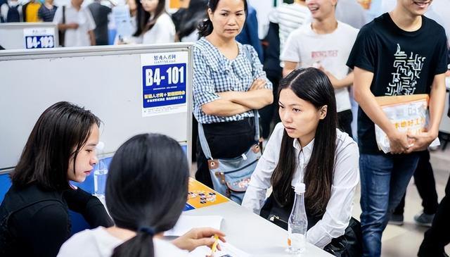 应届生|郑大学生自曝校招新陷阱，催你签offer未必是好事，应届生需了解