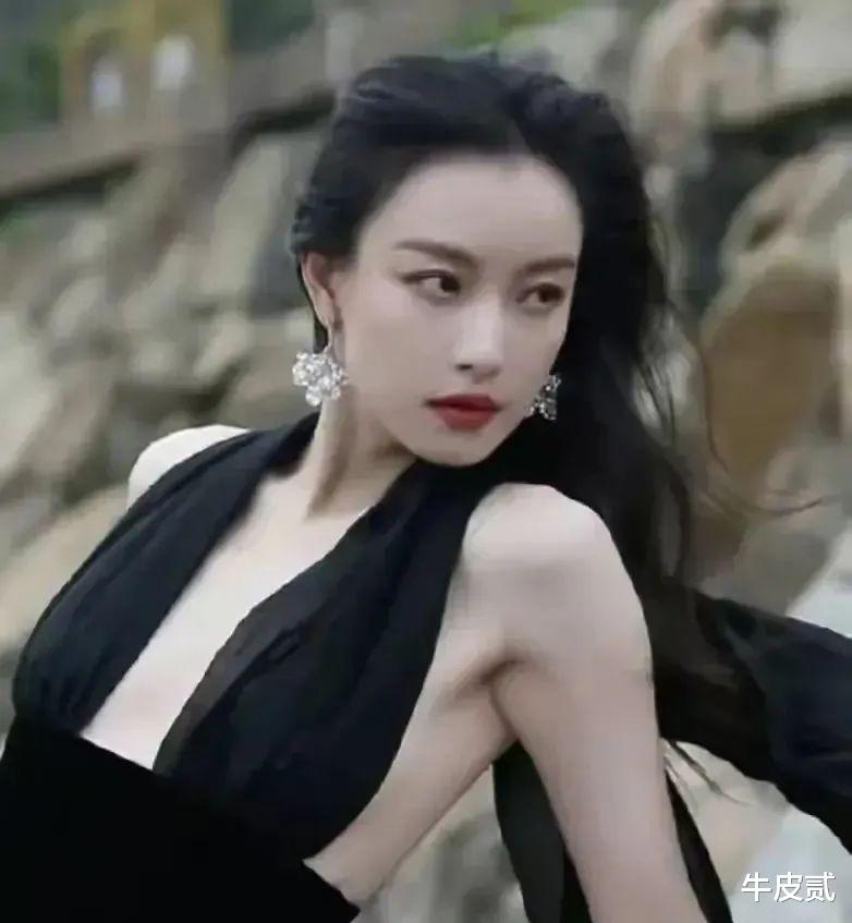 一场尴尬的红毯!杨紫被艳压,倪妮撞衫,而她却性感到了流鼻血