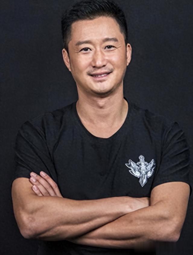 真正能代表中国男人形象的5位男星,长得帅气质硬没有一个是娘炮