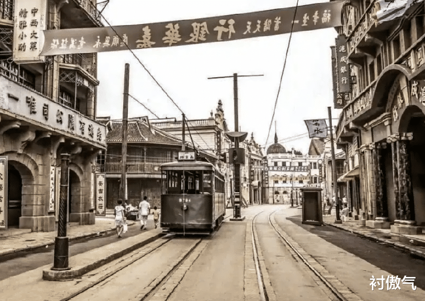 |61岁利智罕现身，头发稀疏双颊下垂似妇女，曾被誉为港圈第一美女