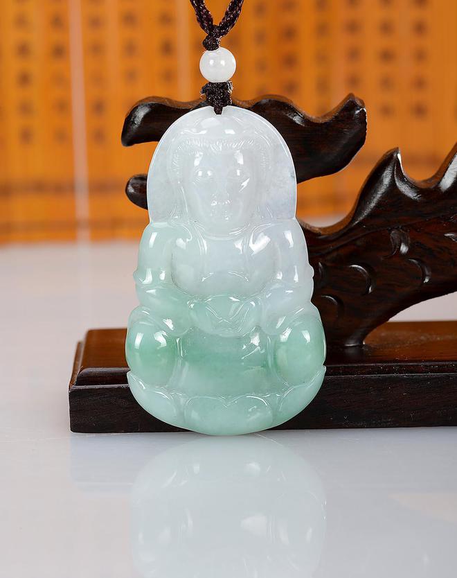 |李理谦:你知道佩戴玉器有什么风水讲究吗?玉石佩戴的风水禁忌!