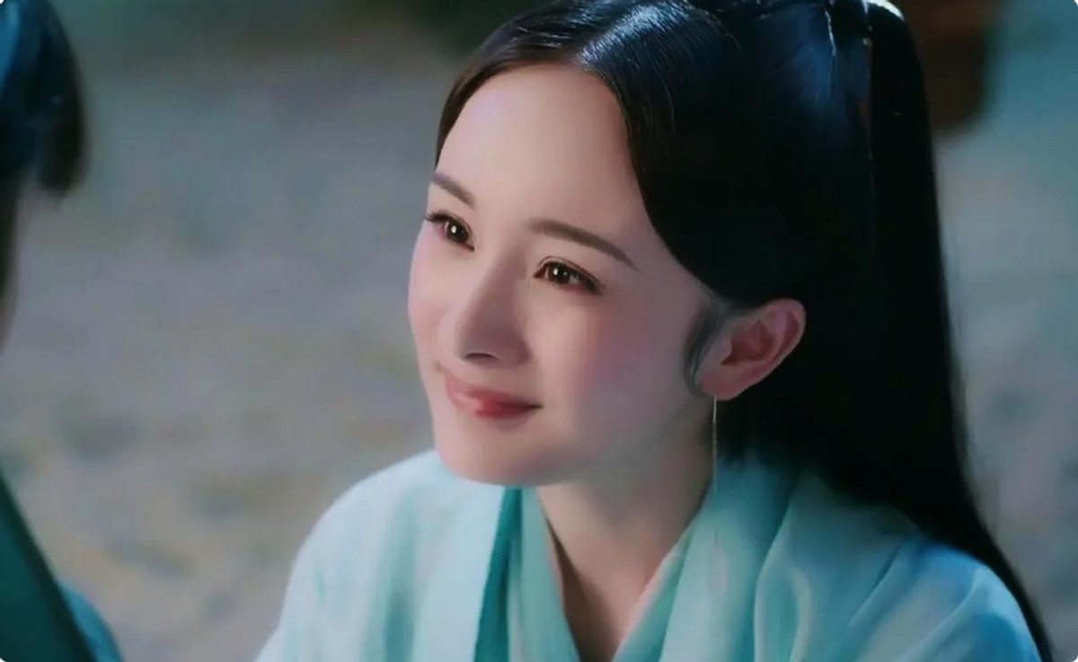 当42岁阿娇跟27岁虞书欣站在一起，我才明白，什么叫顶级骨相