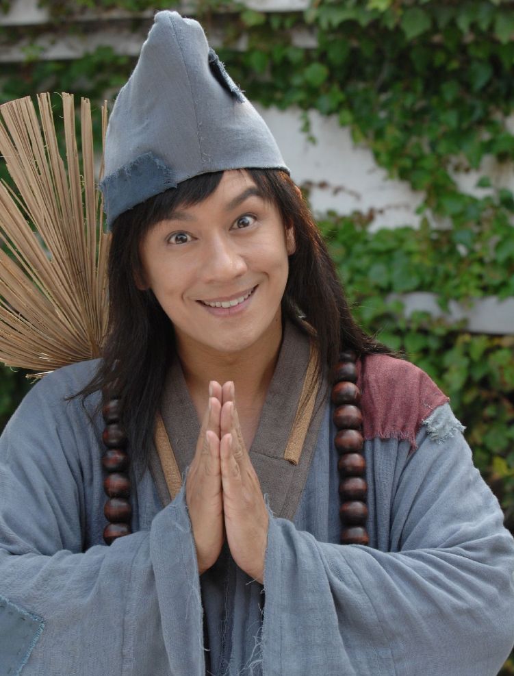 6位来内地娶妻的中老年港星:娶富婆、买豪宅,他比妻子大40岁