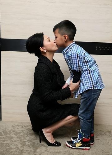 曝梁朝伟疑出轨小36岁程潇，在日本生下私生子，刘嘉玲要哭了