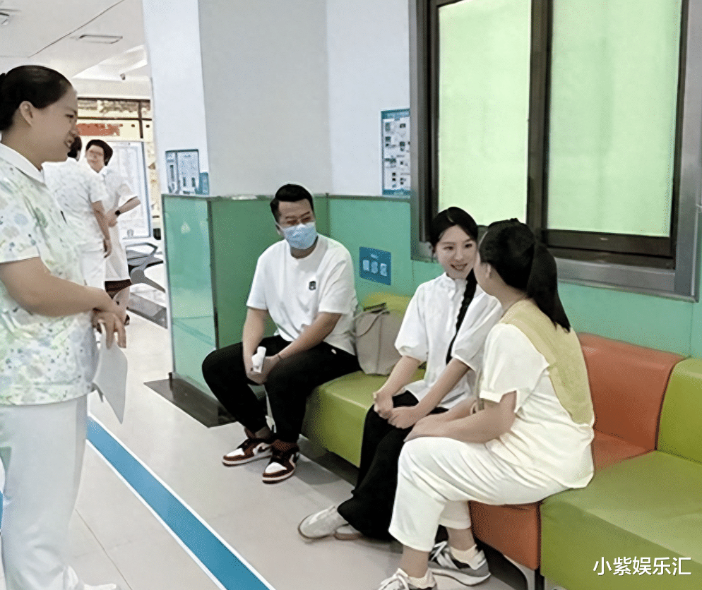 网红麦小登全新孕肚照曝光,腿上伤痕全是淤青,让人忍不住感叹