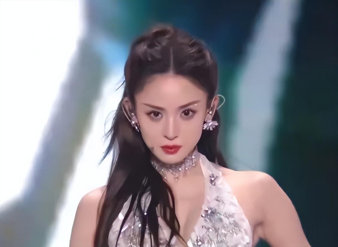 跨年晚会槽点:沈梦辰鼻子歪了,谢娜五官变形,假唱划水明星好多