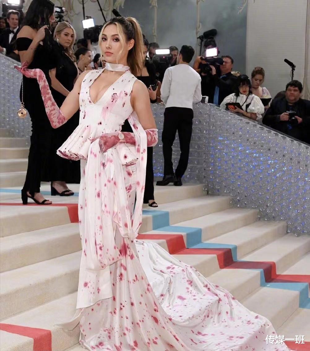 宋慧乔|纽约这一夜,国际红毯上的宋慧乔,将韩女星的短板展现得淋漓尽致